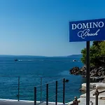 Domino 4*