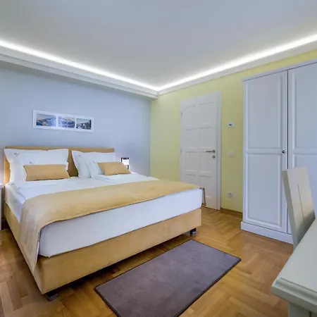 Domino Hotel