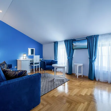 Domino מלון אופטיה