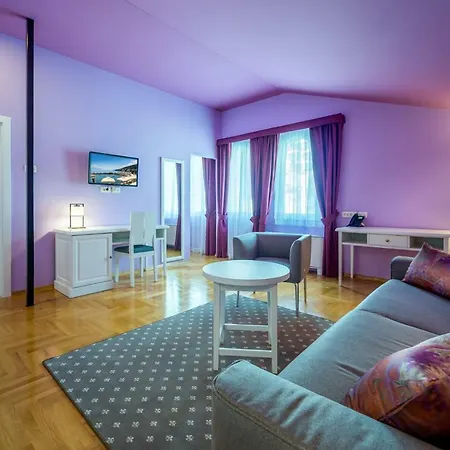 Domino Hotel