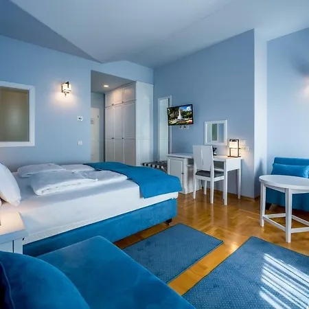 Domino 4* אופטיה