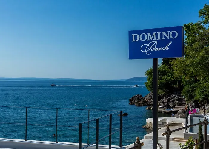 Domino 4*
