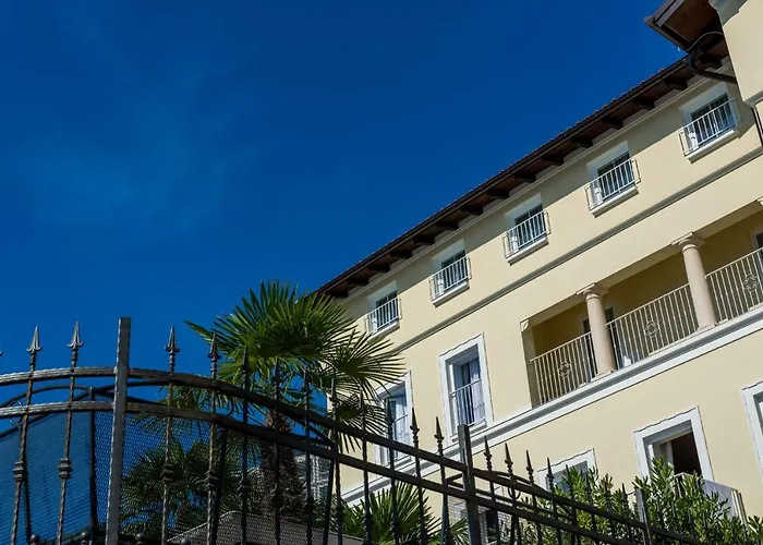 Domino 4* 奥帕提亚