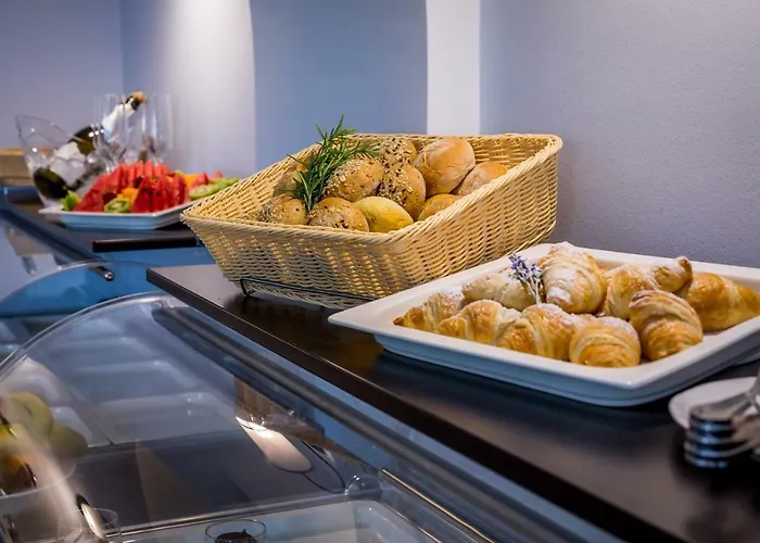 Domino 4* 奥帕提亚